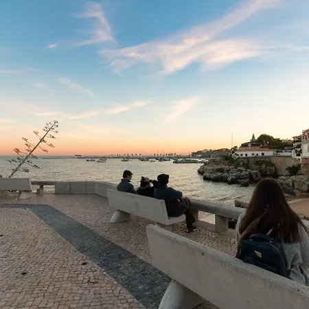 Vandrerhjem Change The World - Cascais - *