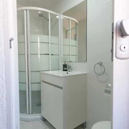 Change The World - Cascais - ホステル